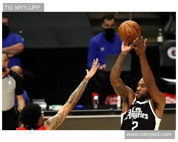 火箭队与快船队第三场激战回顾球员表现与战术分析全景呈现